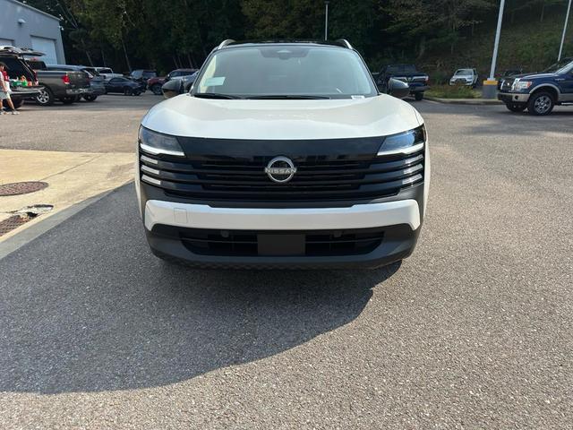 Photo of 2026 White/Black Nissan Kicks