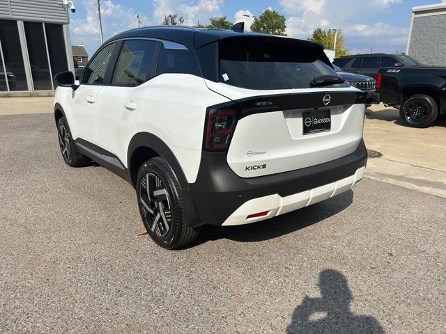 Photo of 2026 White/Black Nissan Kicks