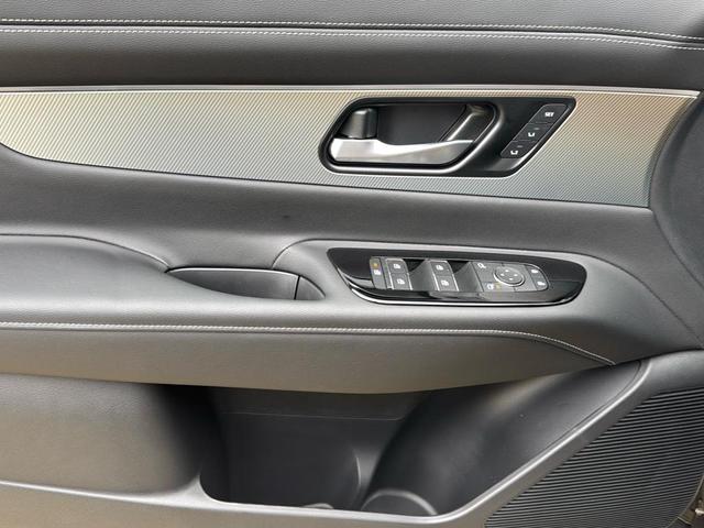Photo of 2025 Champagne Silver Metallic Nissan Murano