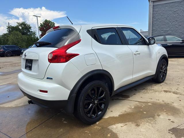 Photo of 2013 Pearl White Nissan Juke