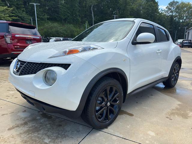 Photo of 2013 Pearl White Nissan Juke