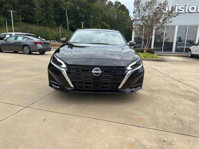 Photo of 2025 Super Black Nissan Altima