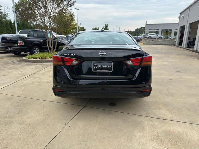 Photo of 2025 Super Black Nissan Altima