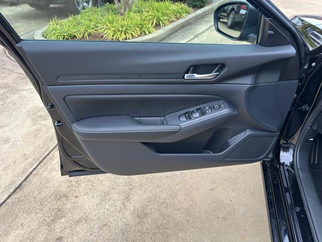 Photo of 2025 Super Black Nissan Altima