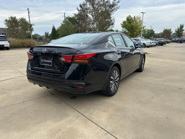 Photo of 2025 Super Black Nissan Altima