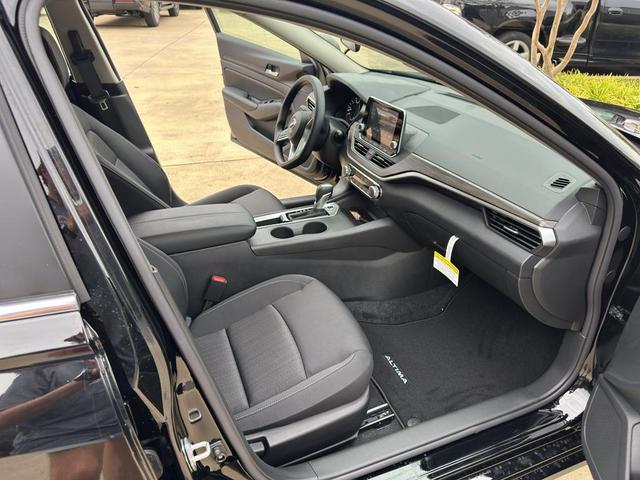Photo of 2025 Super Black Nissan Altima