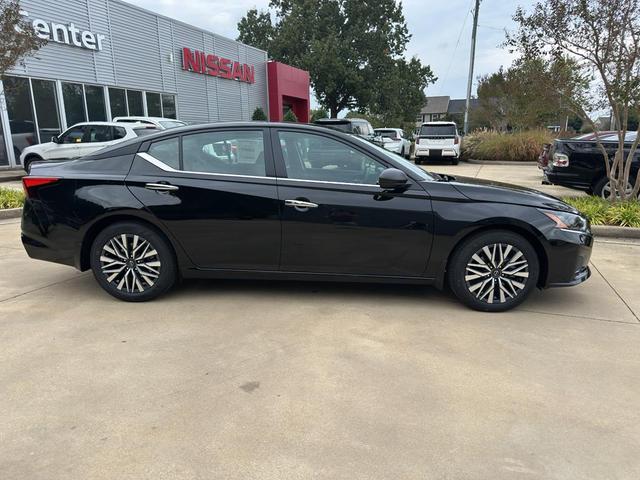 Photo of 2025 Super Black Nissan Altima