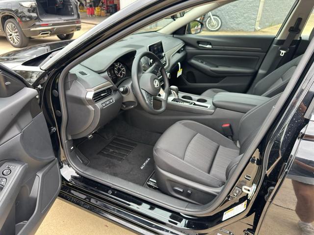 Photo of 2025 Super Black Nissan Altima