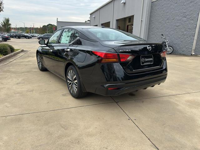 Photo of 2025 Super Black Nissan Altima