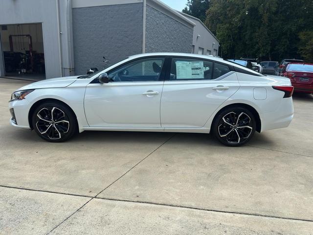 Photo of 2025 Pearl White Tricoat Nissan Altima