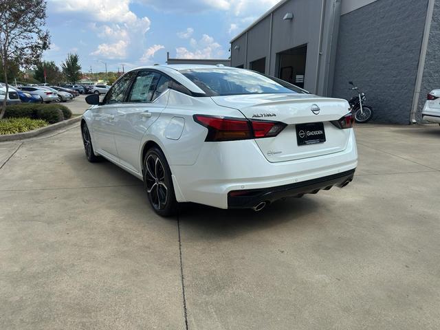 Photo of 2025 Pearl White Tricoat Nissan Altima