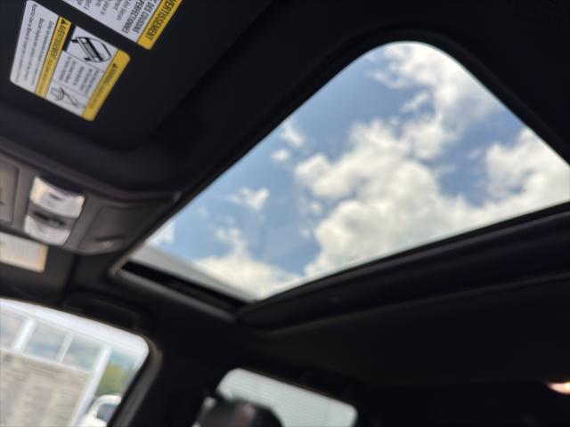 Photo of 2025 Glacier White Nissan Frontier
