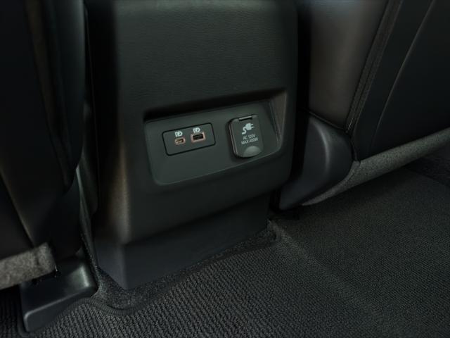 Photo of 2025 Glacier White Nissan Frontier