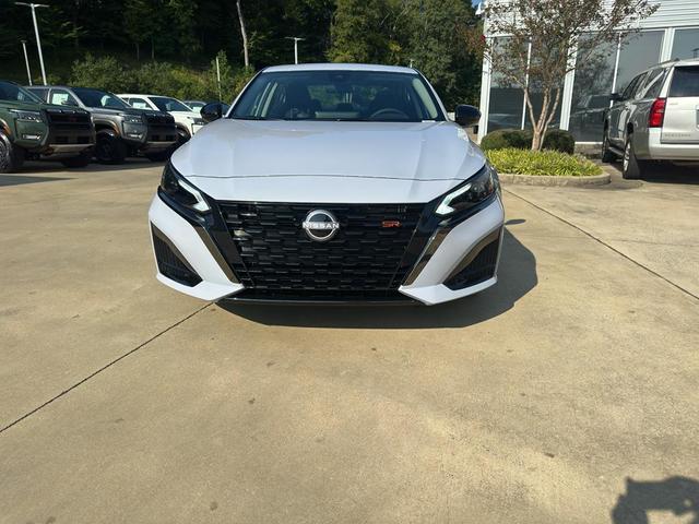 Photo of 2025 Gray Sky Pearl Nissan Altima