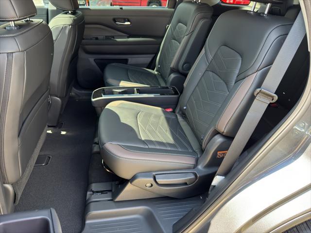 Photo of 2025 Gun Metallic Nissan Pathfinder
