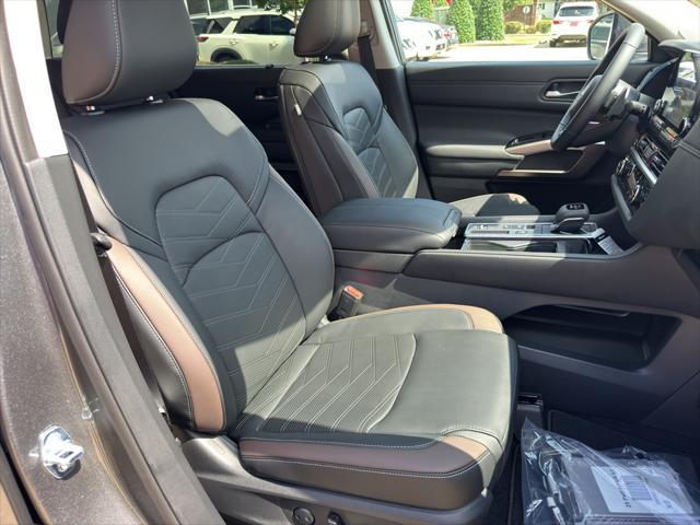 Photo of 2025 Gun Metallic Nissan Pathfinder