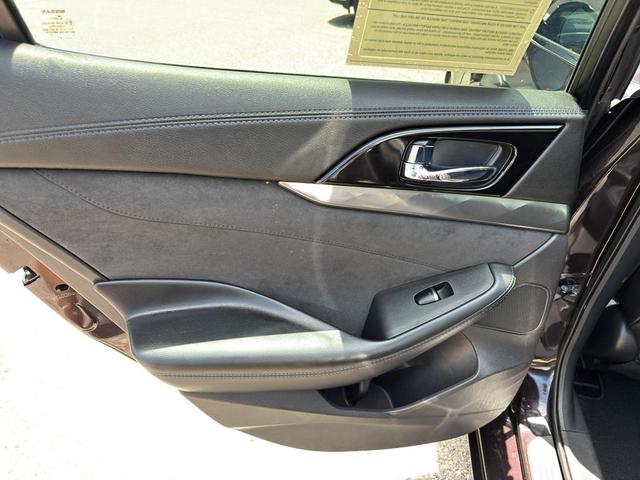 Photo of 2016 Bordeaux Black Nissan Maxima
