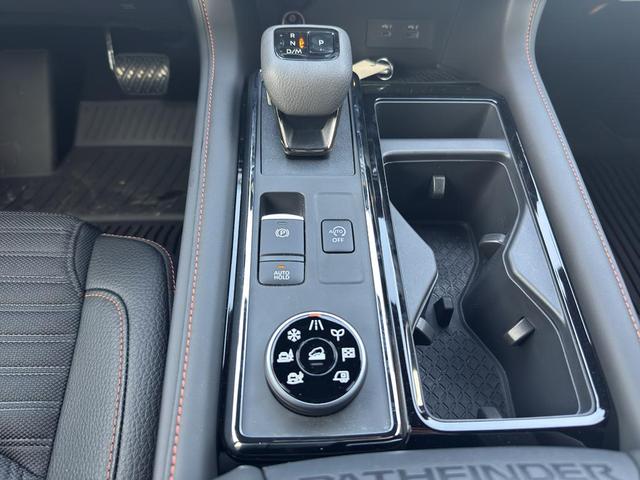 Photo of 2025 Obsidian Green Pearl Nissan Pathfinder