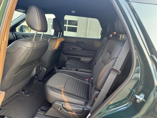 Photo of 2025 Obsidian Green Pearl Nissan Pathfinder