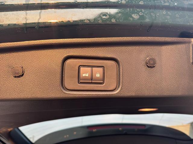 Photo of 2025 Obsidian Green Pearl Nissan Pathfinder