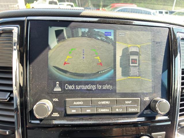 Photo of 2024 Pearl White Tricoat Nissan Titan