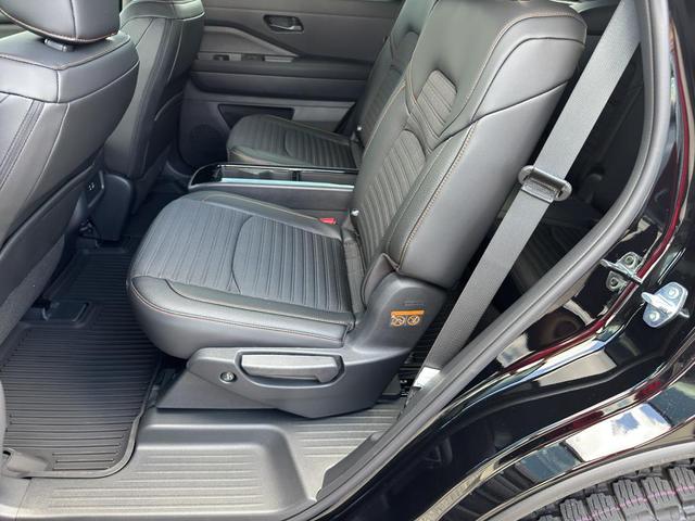 Photo of 2025 Super Black Nissan Pathfinder