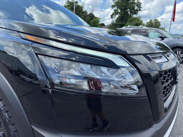 Photo of 2025 Super Black Nissan Pathfinder
