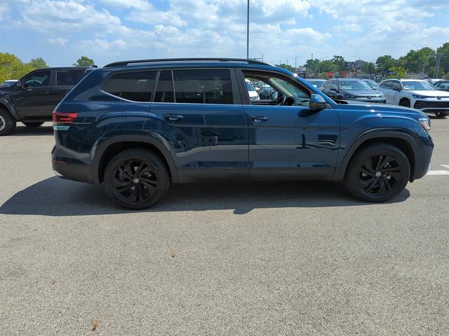 Photo of 2022 Tourmaline Blue Metallic Volkswagen Atlas