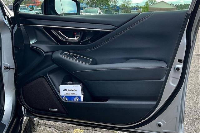 Photo of 2025 Ice Silver Metallic Subaru Outback