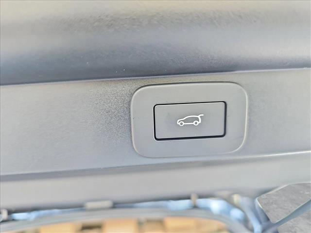 Photo of 2025 Varesine Blue Metallic Land Rover Range Rover