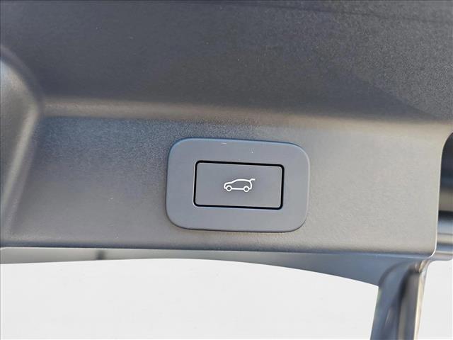 Photo of 2025 Ostuni Pearl White Metallic Jaguar F-PACE