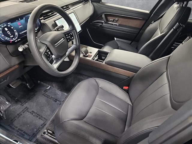 Photo of 2025 Santorini Black Metallic Land Rover Range Rover