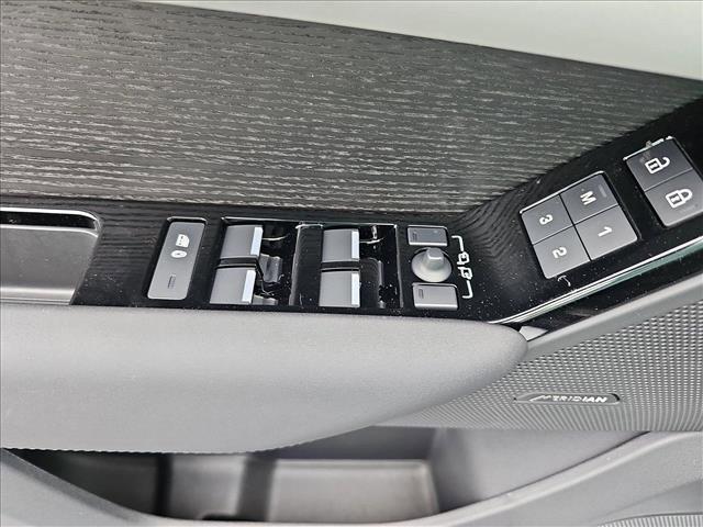 Photo of 2026 Giola Green Metallic Land Rover Range Rover Velar
