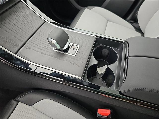 Photo of 2026 Giola Green Metallic Land Rover Range Rover Velar