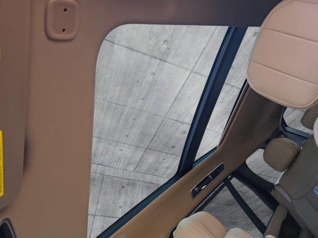 Photo of 2025 Hakuba Silver Metallic Land Rover Range Rover