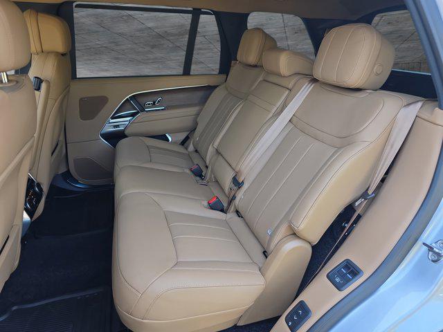 Photo of 2025 Hakuba Silver Metallic Land Rover Range Rover