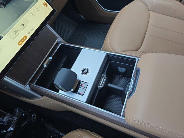 Photo of 2025 Hakuba Silver Metallic Land Rover Range Rover