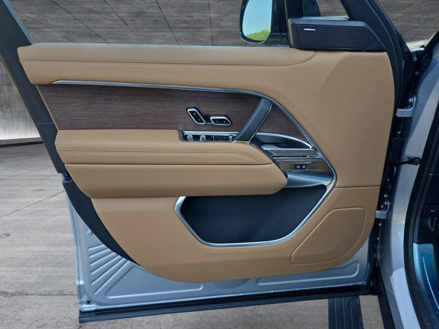 Photo of 2025 Hakuba Silver Metallic Land Rover Range Rover