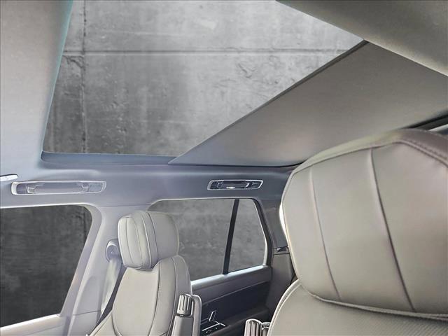 Photo of 2025 Ostuni Pearl White Premium Metallic Land Rover Range Rover