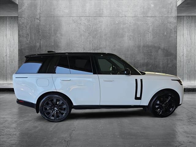 Photo of 2025 Ostuni Pearl White Premium Metallic Land Rover Range Rover