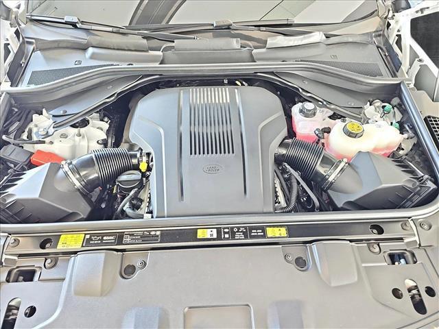 Photo of 2025 Ostuni Pearl White Premium Metallic Land Rover Range Rover