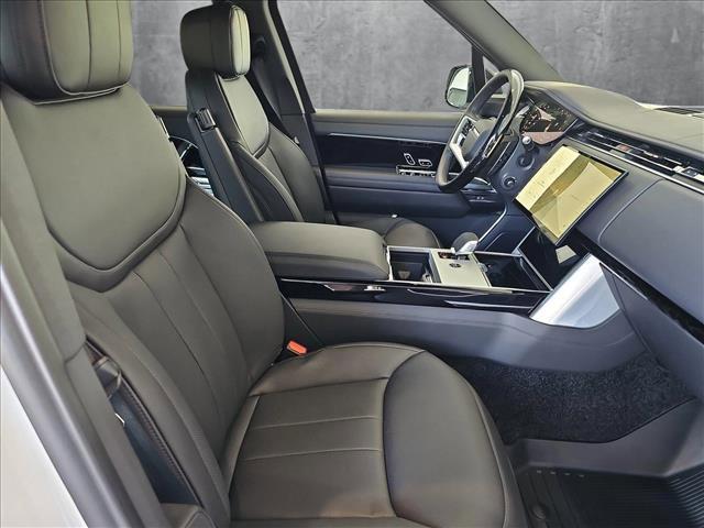 Photo of 2025 Ostuni Pearl White Premium Metallic Land Rover Range Rover