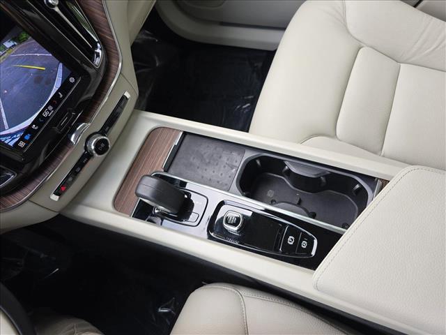 Photo of 2022 Denim Blue Metallic Volvo XC60