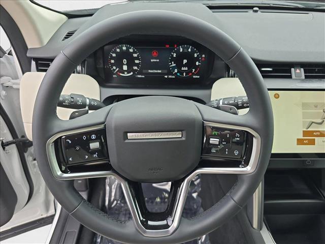 Photo of 2024 Fuji White Land Rover Discovery Sport