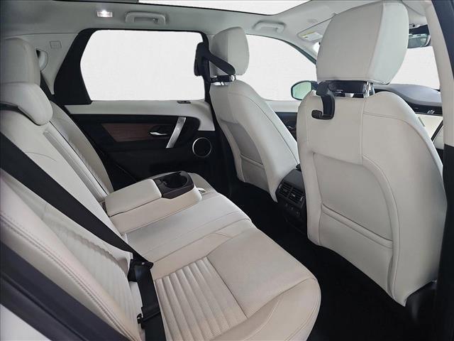 Photo of 2024 Fuji White Land Rover Discovery Sport