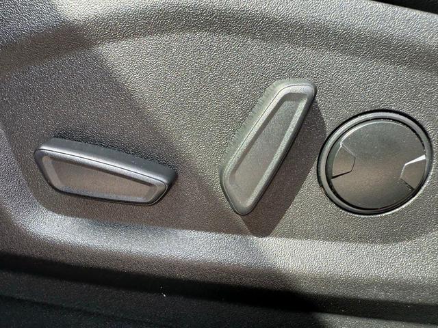 Photo of 2023 Star White Metallic Tri-Coat Ford Edge