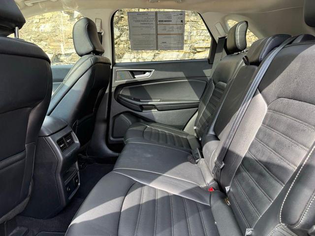 Photo of 2023 Star White Metallic Tri-Coat Ford Edge