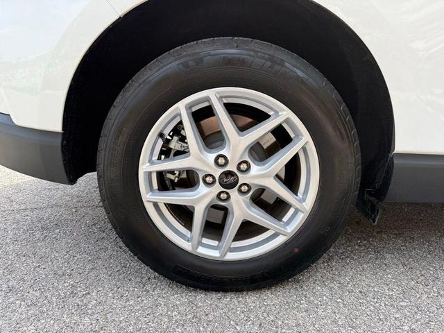 Photo of 2023 Star White Metallic Tri-Coat Ford Edge