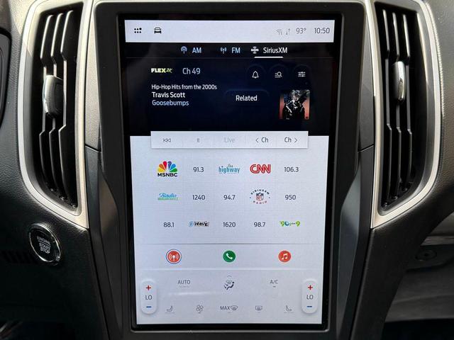 Photo of 2023 Star White Metallic Tri-Coat Ford Edge