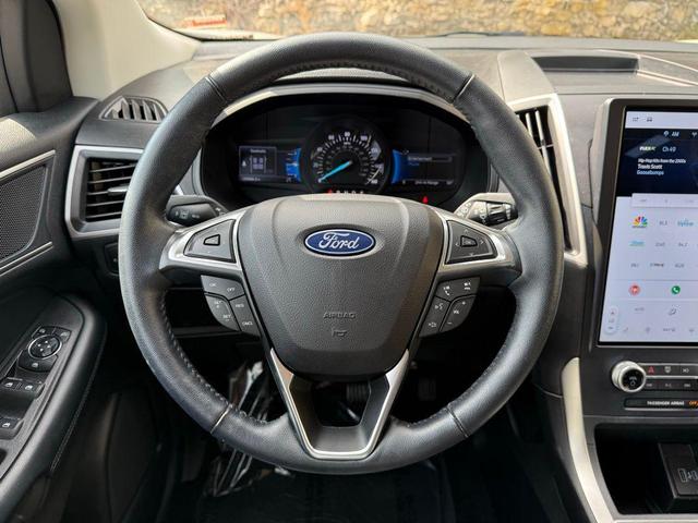 Photo of 2023 Star White Metallic Tri-Coat Ford Edge